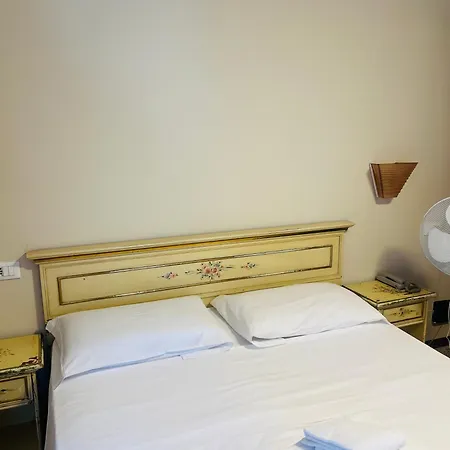 Santa Croce 241 Гостевой дом 3*